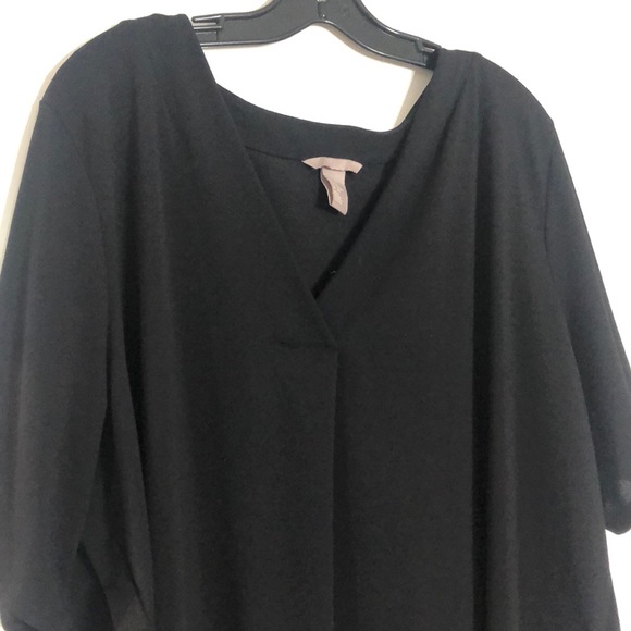 PLUS SIZE BLACK V TOP - Picture 2 of 3